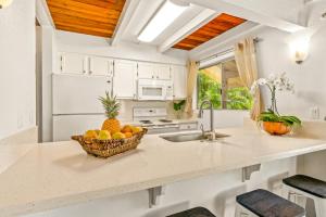 Beautiful 2 Br 2.5 Ba Condo Golf Course View, Pool, Hot Tub (209AB)