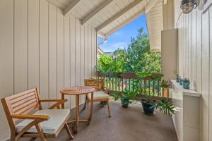 Bright and Beautiful Princeville Studio, Private Lanai, Pool (209B)