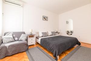 One-Bedroom Apartment with Garden View room in Apartments Seric