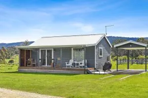 Wakefields - an enchanting mountain view cottage - Meander