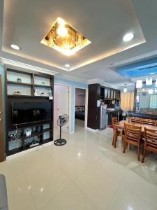 One Oasis Davao Condo 2BR Ground flr Behind SM Mall with WIFI & Pool