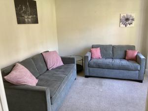 Large 4 bed detached house with parking