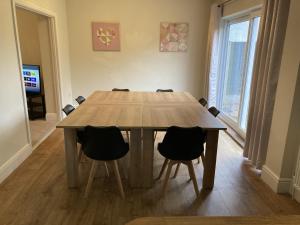 Large 4 bed detached house with parking