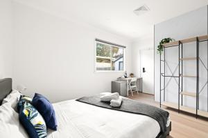 Elegant Queen Room at Botany - Nearby Airport - Shared Bathroom