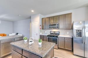 Fenced Yard and Gas Grill Spacious Home in Richmond