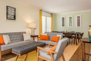 Relax at the 3BR Tranquil Oasis in Palm Springs