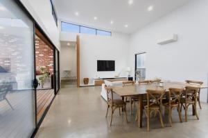 Greenview Luxe - Sleeps 7 - Deck & Firepit