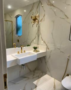 Casa super aconchegante com 5 Suítes e piscina!