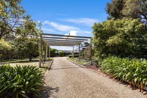 Chenu Lakeside Homestead