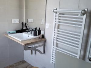 Maisons de vacances Maison spacieuse avec spa et sauna, proche centre-ville, plages et sites touristiques de Vendee - FR-1-426-558 : photos des chambres