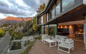 Willow Waters - lakeside luxury - a Relax it's Done holiday home - 弗兰克顿