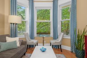 2F Chicagos Little Italy near West Loop & Downtown