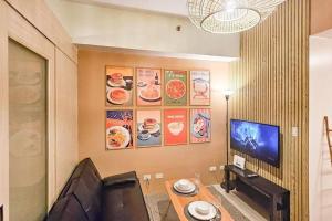 Spacious Pool View 2br 2bath Apt in Makati