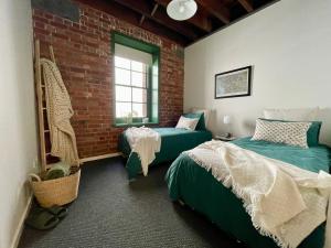 Melbourne Riverside Retreat