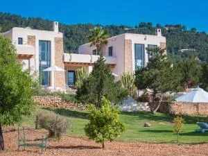 Majestic villa with private pool - Es Cubells