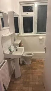 Beautiful 2 Bedroom Maisonette in East London - Barkingside