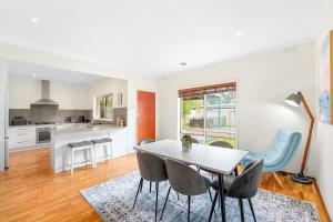 Magnificent Beachside Living at Heart of Mornington