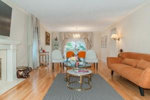 Garden Hotel 3-bedroom house for whole book