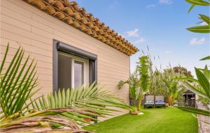 Beach Front Home In Cavalaire-Sur-Mer With Wifi