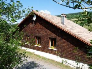 Maisons de vacances Gite montagnard confortable avec terrasse et WIFI - FR-1-589-751 : photos des chambres