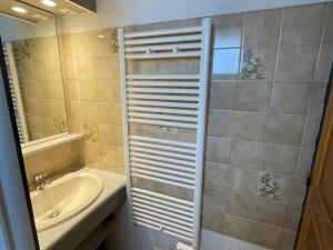 Charmant duplex rénové, terrasse sud, 2 chambres, près des commerces - FR-1-464-240