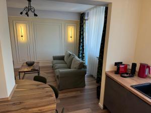 Victoria Square Central