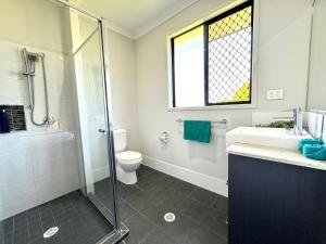 Cozy Share Suite in Coopers Plains - Double Room with Private Bathroom