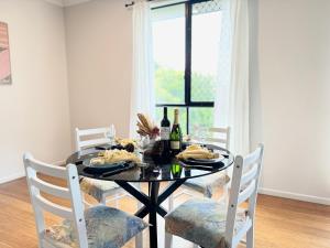 Cozy Share Suite in Coopers Plains - Double Room with Private Bathroom