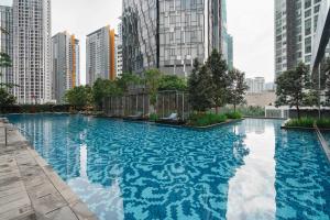 Designer 2BR Suite 400m to KLCC and LRT Station
