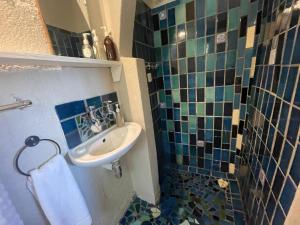 A Bird Cage Stay & Cottage