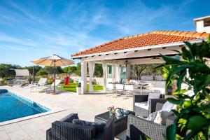 Pool Villa Maja - Happy Rentals