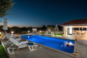 Pool Villa Maja - Happy Rentals