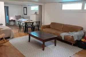 Omakotitalon alakerta saunalla - 图苏拉