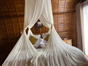 Suwehan Beach Cliff House by BIJAK