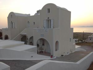 Kiklamino Studios & Apartments Santorini Greece