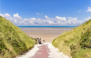 Beautiful Home In Créances With Wifi