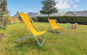 Maisons de vacances Beautiful Home In Creances With Wifi : photos des chambres