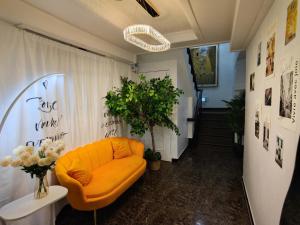 Guesthouse private room near metro