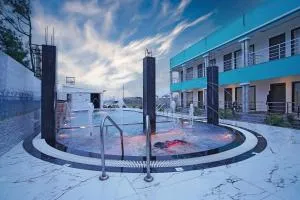 Golden Sand Beach Resort !! Beachfront !! - Digha