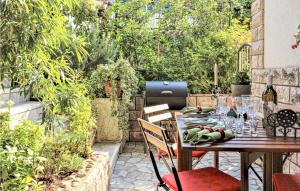 3 Bedroom Cozy Apartment In Kostrena