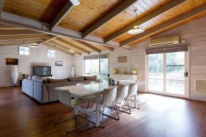 121 Ocean Throughway