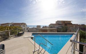 Amazing Apartment In Dugi Rat With Wifi
