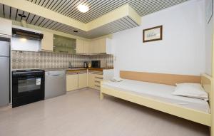 Amazing Apartment In Dugi Rat With Wifi