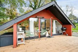 Beautiful Home In Knebel With 3 Bedrooms, Sauna And Internet - Åstrup