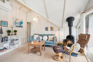 Beautiful Home In Knebel With 3 Bedrooms, Sauna And Internet