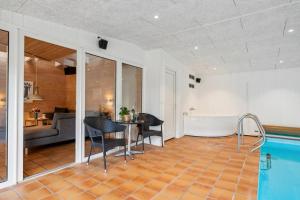 Stunning Home In Knebel With 3 Bedrooms, Swimming Pool And Wifi