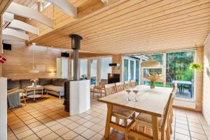 Stunning Home In Knebel With 3 Bedrooms, Swimming Pool And Wifi