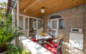 Awesome Apartment In Dugi Rat With Wifi 