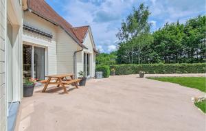 3 Bedroom Amazing Home In Carrouges