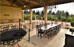 Maisons de vacances Lovely Home In Vallabregues : photos des chambres
